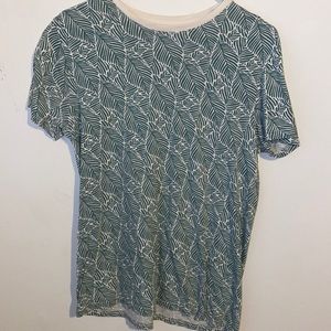 Men’s size S, Goodfellow t-shirt with leaf print.